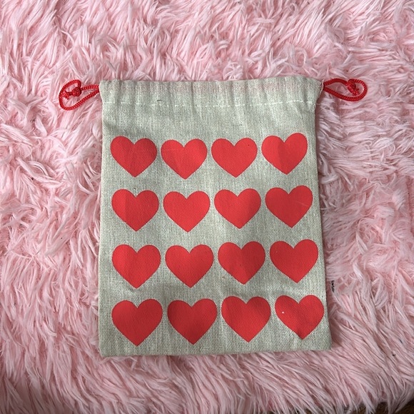 Heart Patterned Drawstring Straw Bag - Picture 2 of 3